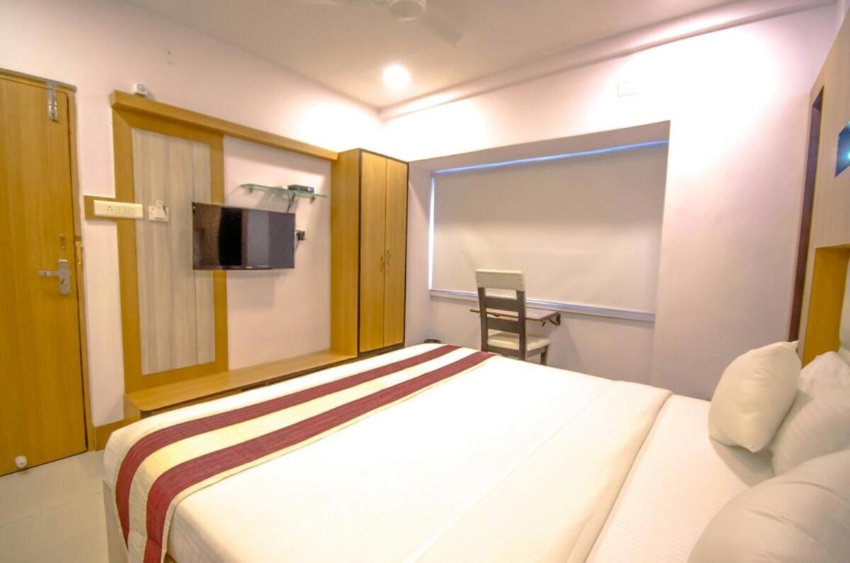 Hotel Q-Inn Kalküta Dış mekan fotoğraf